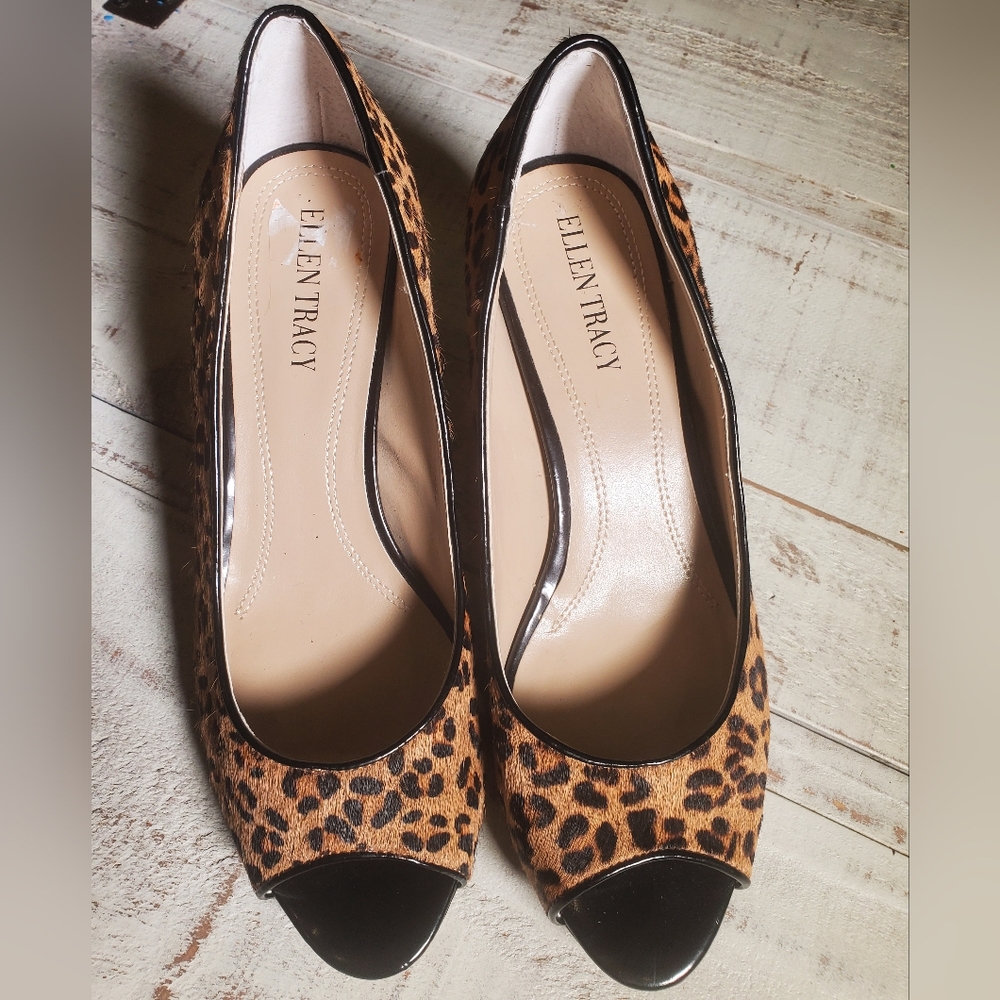 Ellen Tracy Vanna leopard peep toe